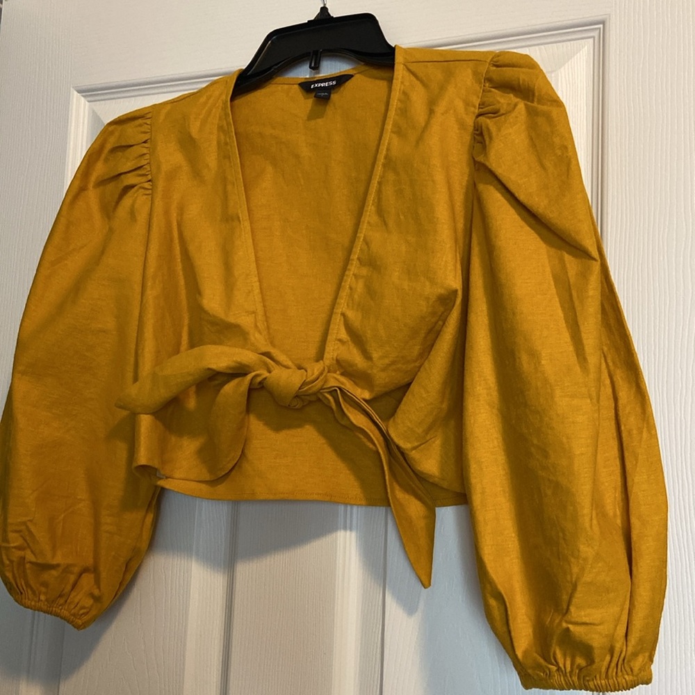 Express Top Just In Time For Spring! - image 3